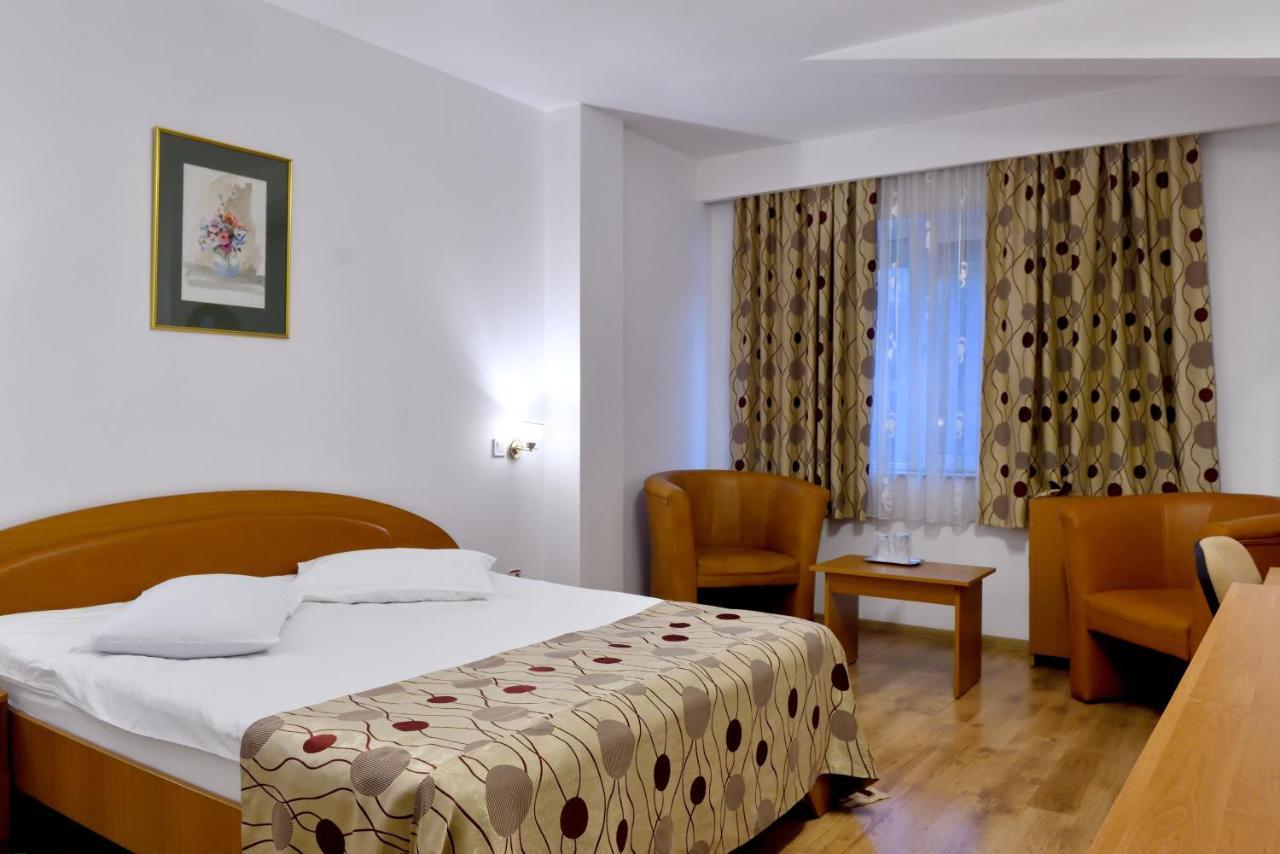 Hotel Select تولتشيا المظهر الخارجي الصورة